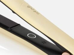 PIASTRA PER CAPELLI GHD GOLD SUNSTHETIC COLLECTION COLORE Sun-Kissed Gold -Bellezza e Lusso piastra ghd oro sunsthetic collection sun kissed gold